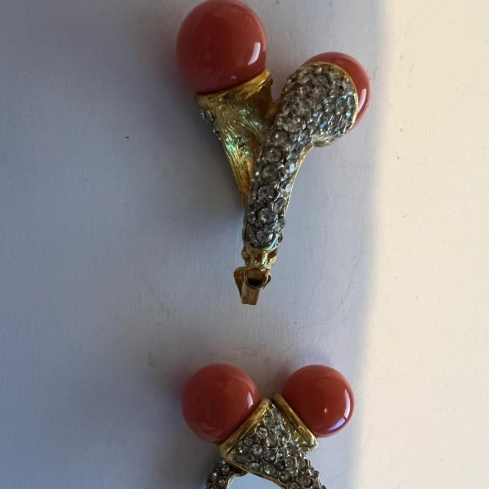 Vintage Mid Century Kenneth Jay Lane (KJL) Pair Rhinestone Coral Gold Earrings - Picture 3 of 4